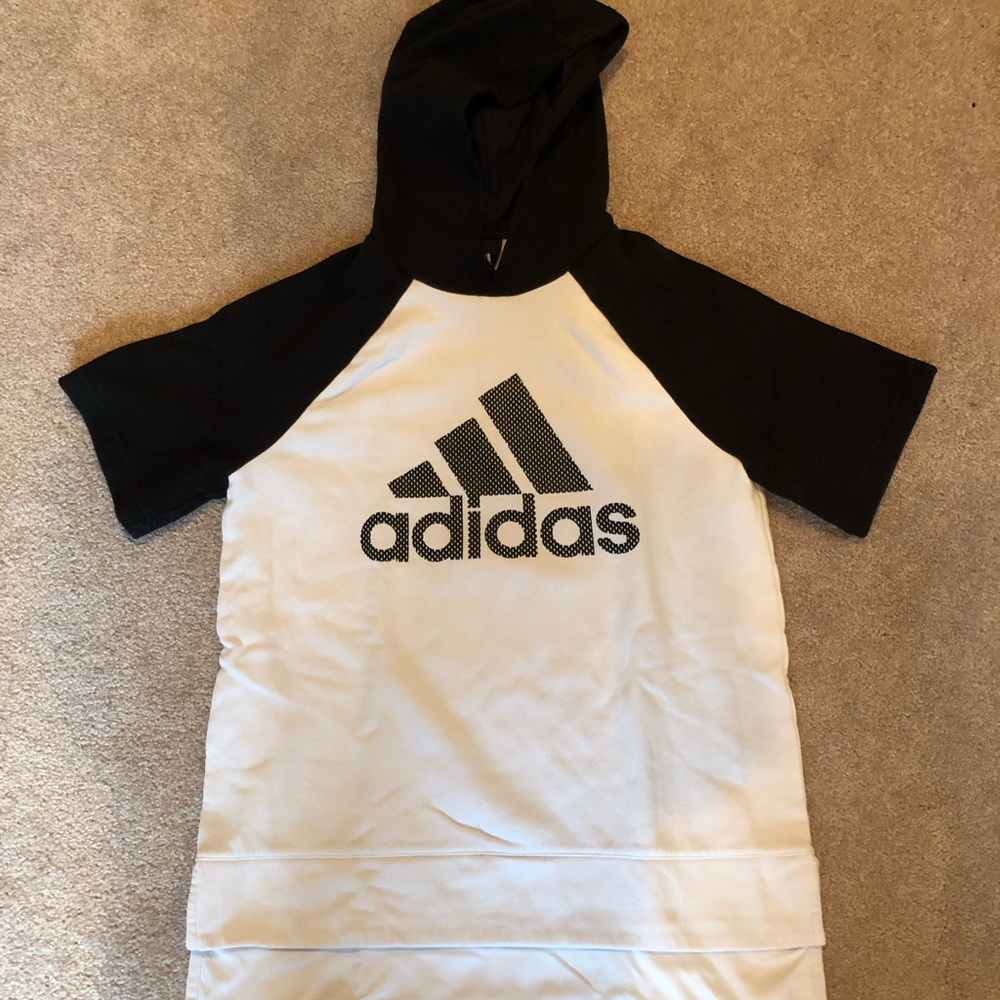 ⭐️Adidas ⭐️short Tee